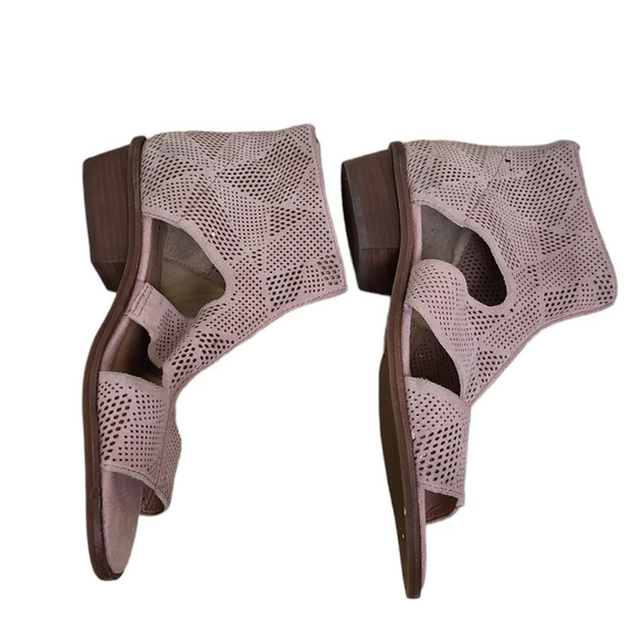 Lucky Brand Sicole Gladiator Sandals - Picture 8 of 16